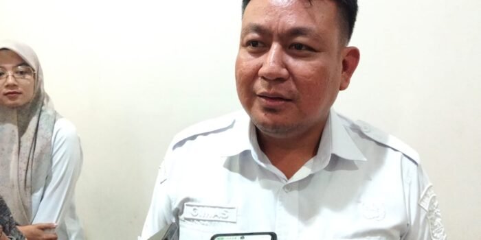 Caption : Kepala Badan Pengelola Keuangan Daerah (BPKD) Kabupaten Pandeglang, Gimas Rahadyan saat diwawancarai awak media.