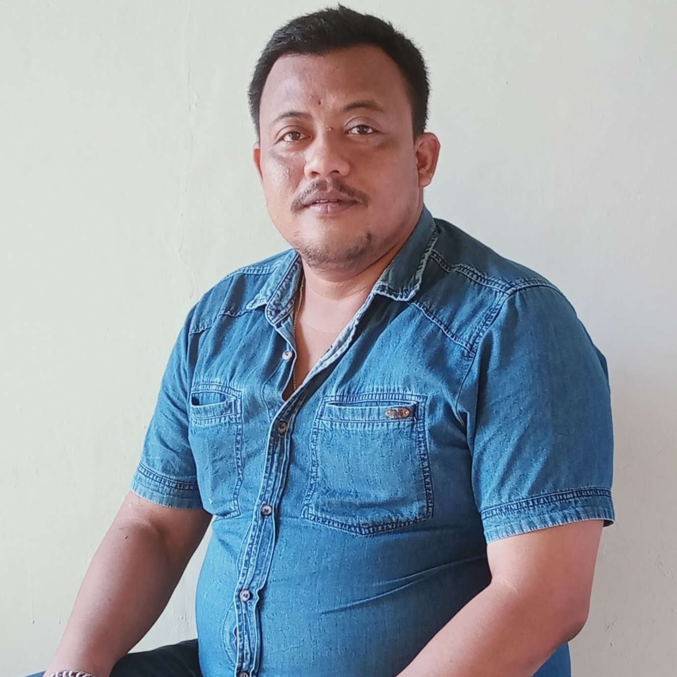 Caption: Ketua Bermuda Cikulur, Mahjum Caption: Ketua Bermuda Cikulur, Mahjum