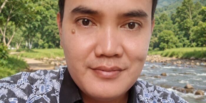 Caption: Plt Kepala Puskesmas Citorek, Deni Setiawan