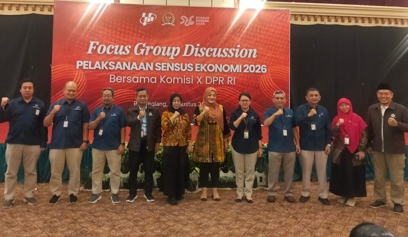 Anggota Komisi X DPR RI, Adde Rosi Khoerunnisa saat foto bersama di acara Fokus Group Discussion pelaksanaan sensus ekonomi 2026.