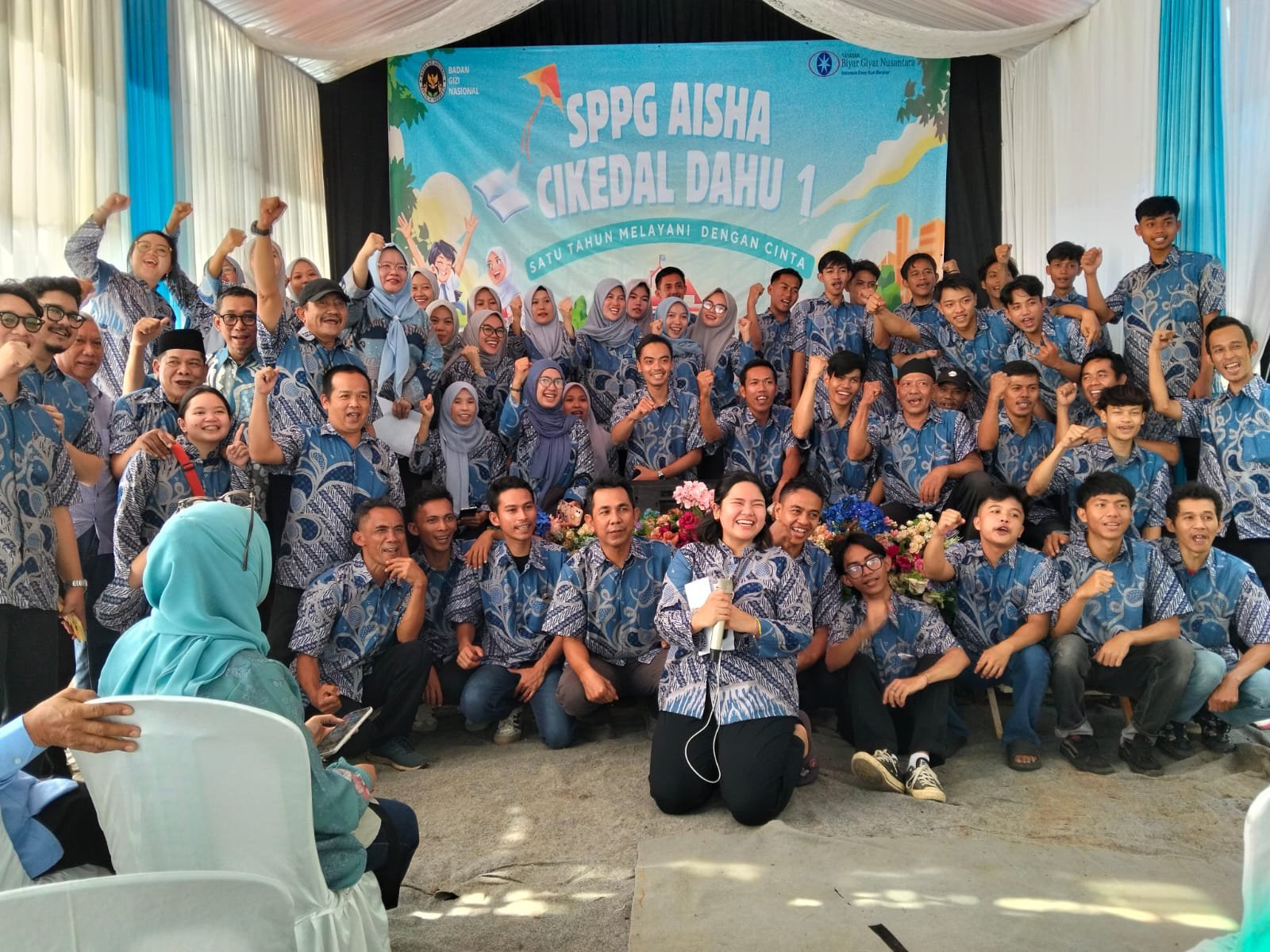 Satuan Pelayanan Pemenuhan Gizi (SPPG) Aisha Dahu 1, Kecamatan Cikedal, Kabupaten Pandeglang, rayakan satu tahun pengabdian.