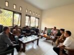 Caption : SMSI dan PWI Pandeglang memanjatkan doa agar seluruh korban yang hilang kontak saat liputan GAK segera ditemukan dalam kondisi selamat.