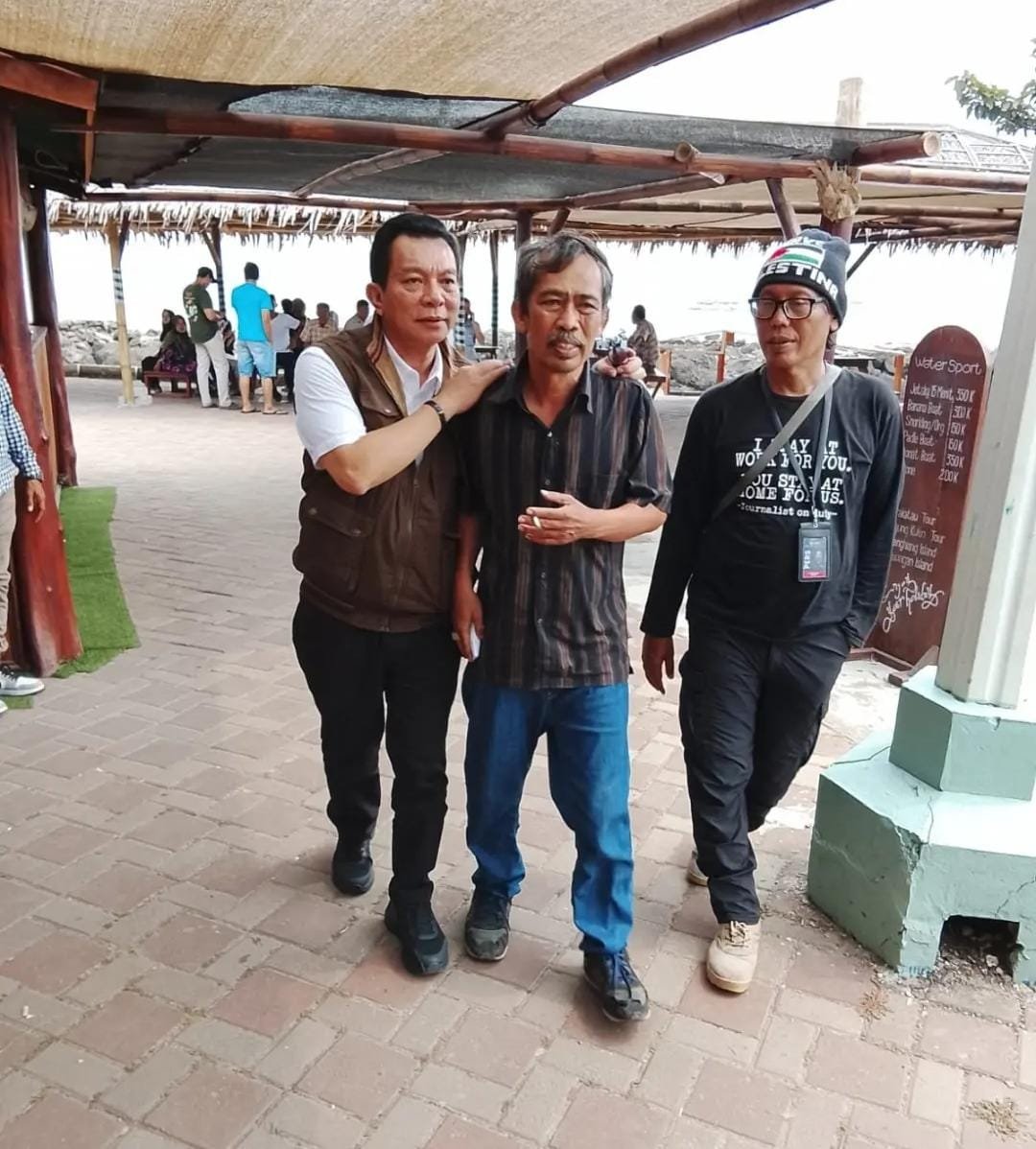 Caption : Pj Sekda Lebak, Halson Nainggolan (kiri) bersama Mansur (tengah)