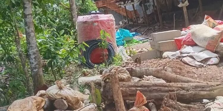 Caption : Aktivitas tambang emas milik warga diduga tidak mengantongi izin dari pemerintah.