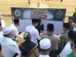 Caption : Penandatanganan deklarasi dan komitmen bersama sekaligus launching DERING Menes Sigap Belajar dan Menes Magrib Mengaji dalam rangka Hari Santri Nasional di Alun-alun Menes, Pandeglang.