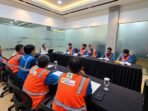 Tim LPPKM FKM UI memandu Focus Group Discussion (FGD) bersama petugas lapangan PLN UID Banten sebagai bagian dari rangkaian Safety Culture Assessment Level (SCAL). Diskusi ini menggali pengalaman dan penerapan budaya Keselamatan dan Kesehatan Kerja (K3) dalam aktivitas pekerjaan sehari-hari di lapangan.